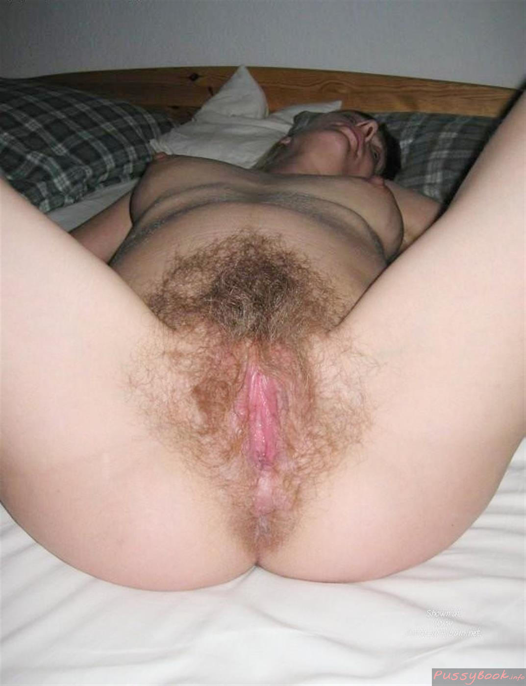Amateur shaving hairy pussy